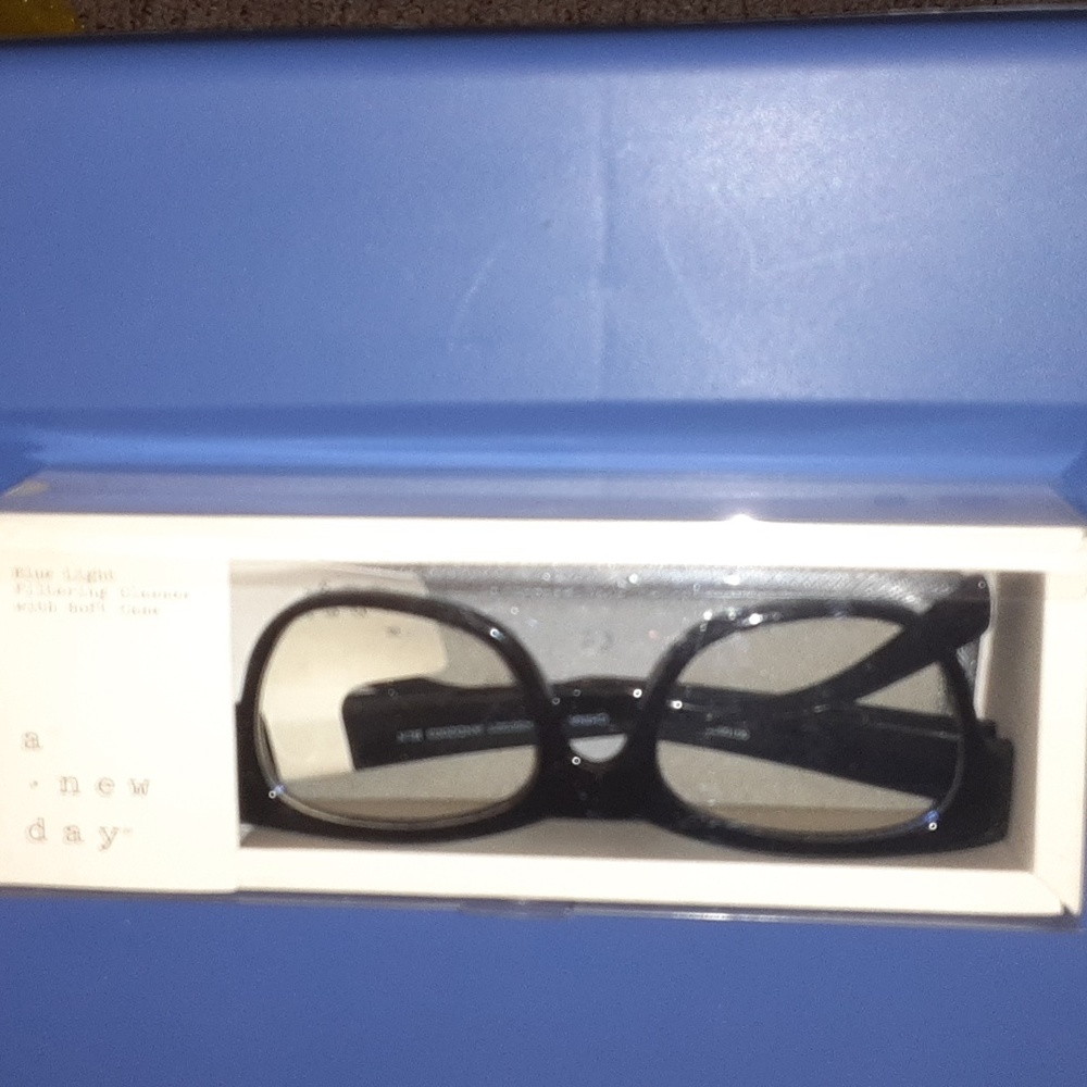 Blue light filtering glasses